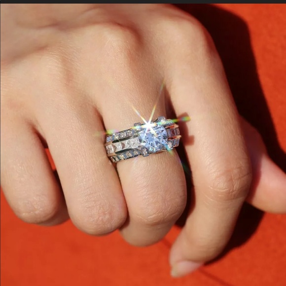 New Luxury925 Silver Round Cut White Sapphire Ring - Picture 2 of 6